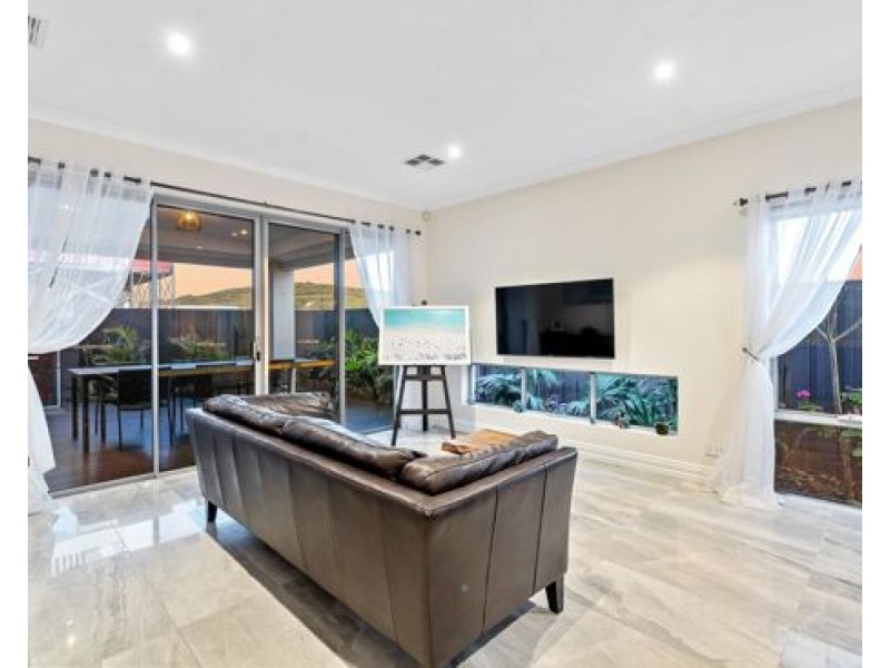 24 Gage Road, North Coogee WA 6163