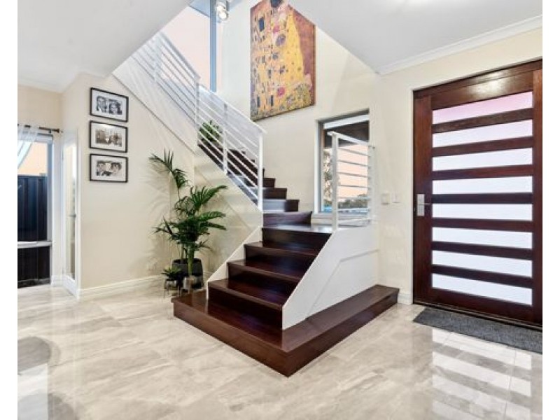 24 Gage Road, North Coogee WA 6163