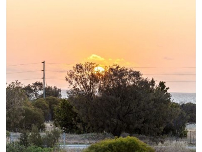 24 Gage Road, North Coogee WA 6163