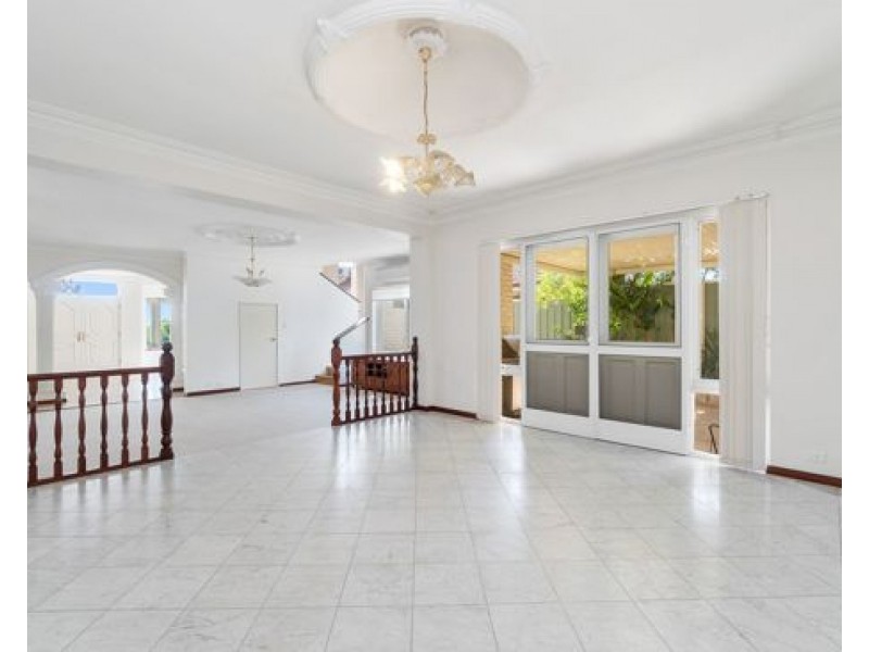 9 Cowrie Crescent, Mount Pleasant WA 6153