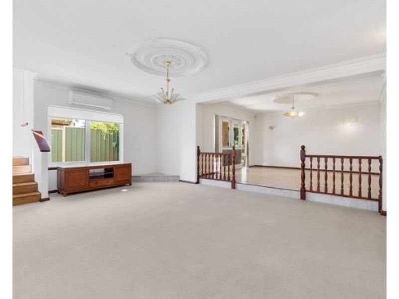 9 Cowrie Crescent, Mount Pleasant WA 6153