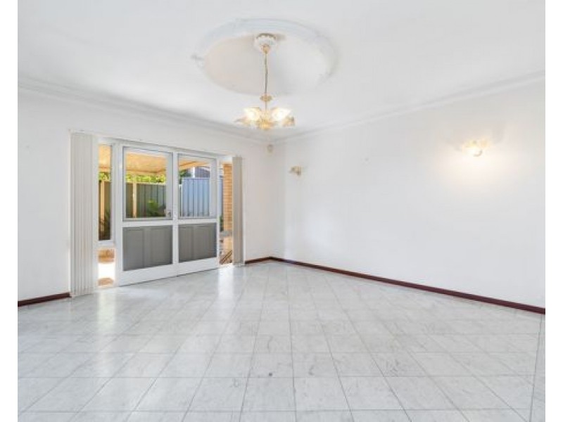 9 Cowrie Crescent, Mount Pleasant WA 6153