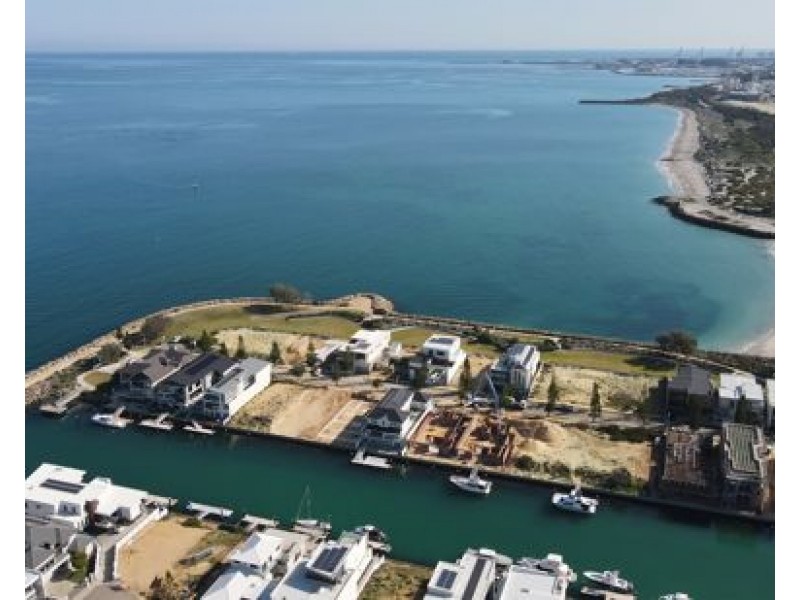 16 Chelydra Point, North Coogee WA 6163