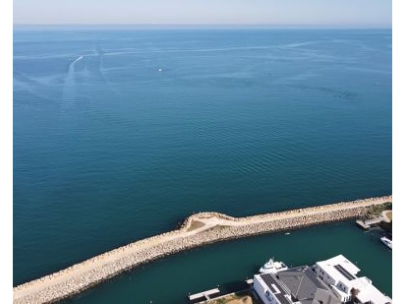 16 Chelydra Point, North Coogee WA 6163