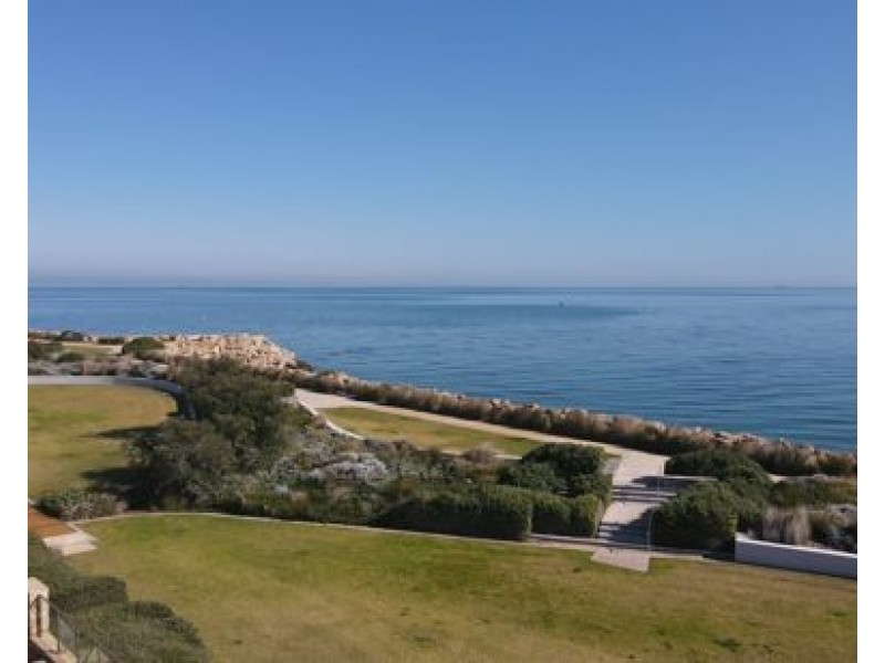 16 Chelydra Point, North Coogee WA 6163