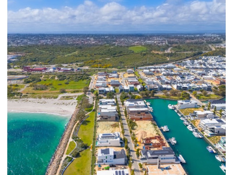 16 Chelydra Point, North Coogee WA 6163