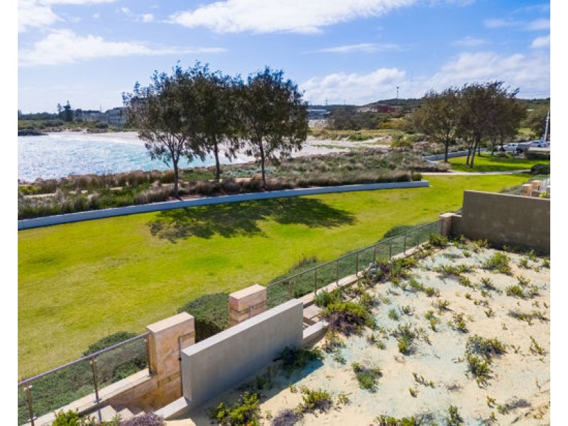 16 Chelydra Point, North Coogee WA 6163