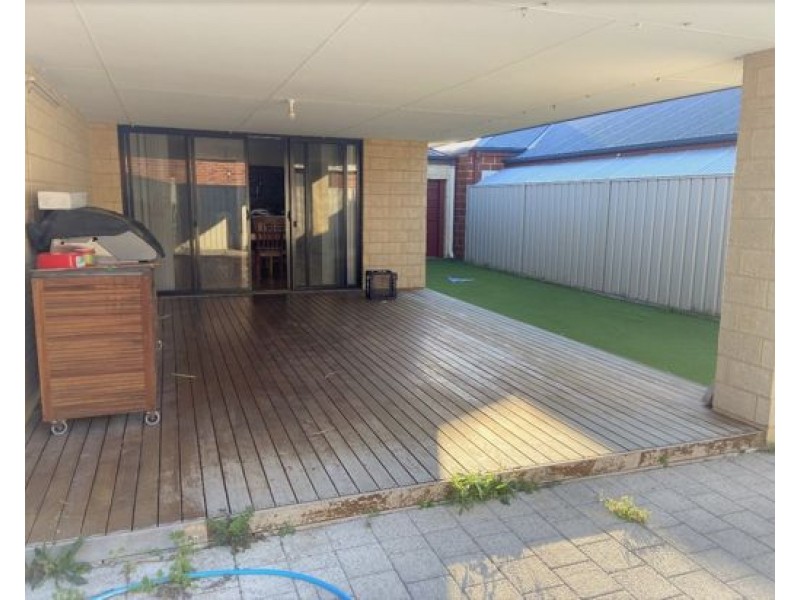 54 Riverina Parade, Munster WA 6166