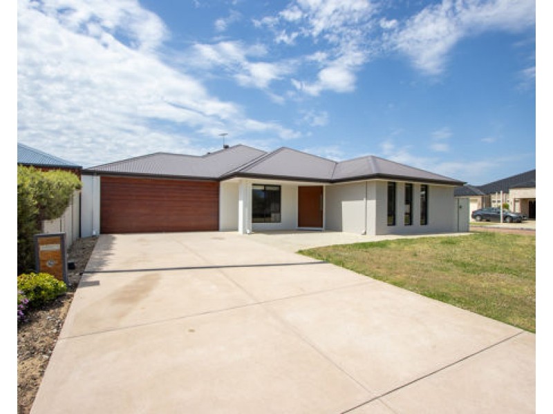 54 Riverina Parade, Munster WA 6166