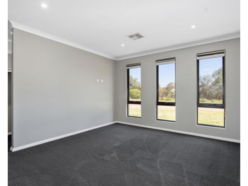 54 Riverina Parade, Munster WA 6166