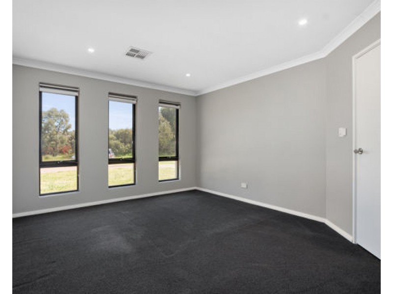 54 Riverina Parade, Munster WA 6166