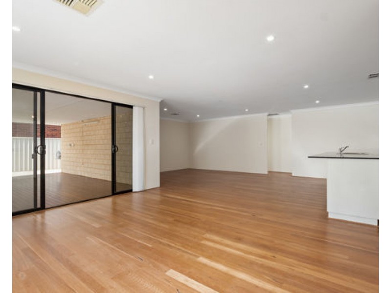 54 Riverina Parade, Munster WA 6166