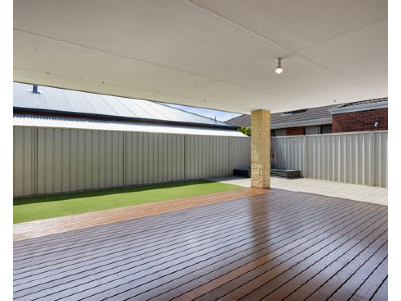 54 Riverina Parade, Munster WA 6166