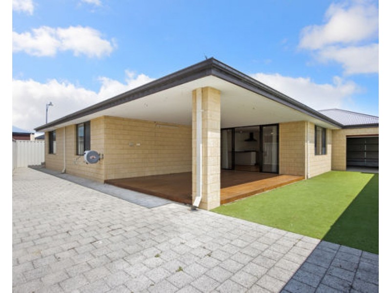 54 Riverina Parade, Munster WA 6166