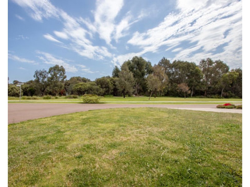 54 Riverina Parade, Munster WA 6166