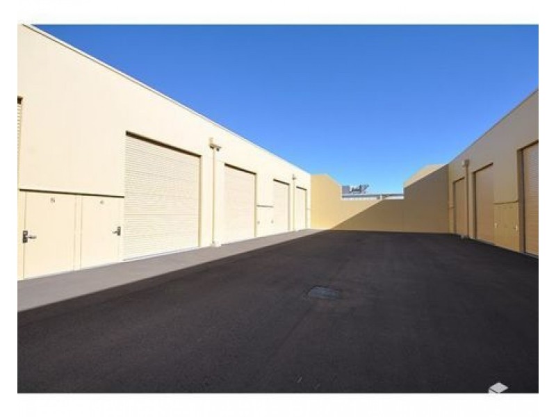 13/12 Horus Bend, Bibra Lake WA 6163