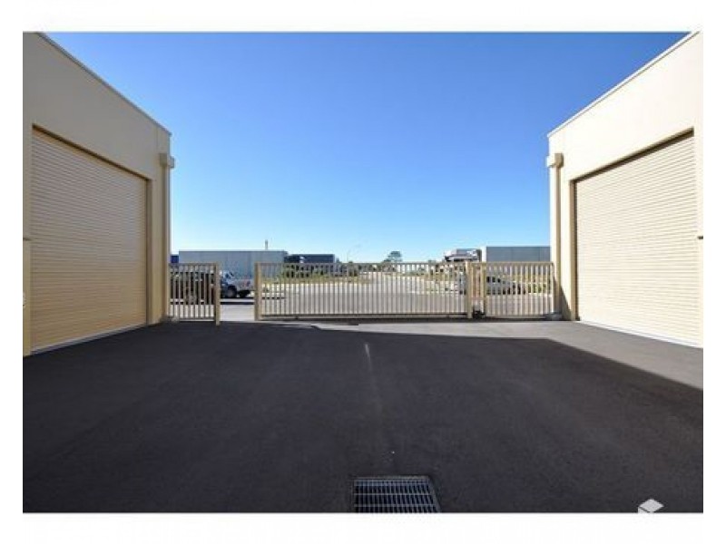 13/12 Horus Bend, Bibra Lake WA 6163