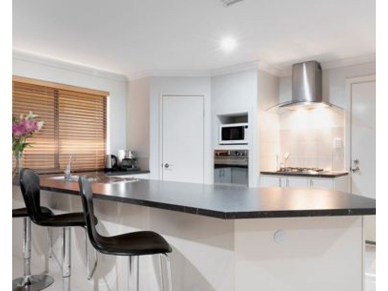 8 Beroona Way, South Lake WA 6164