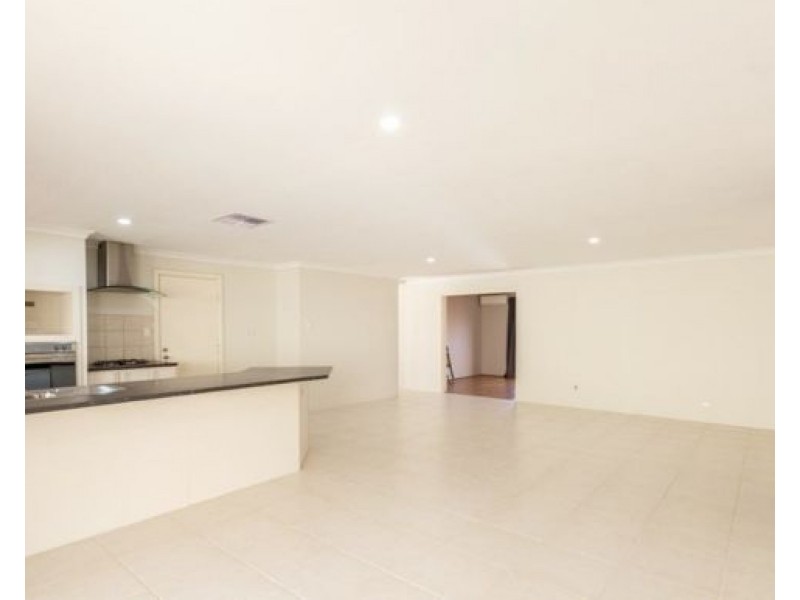 8 Beroona Way, South Lake WA 6164