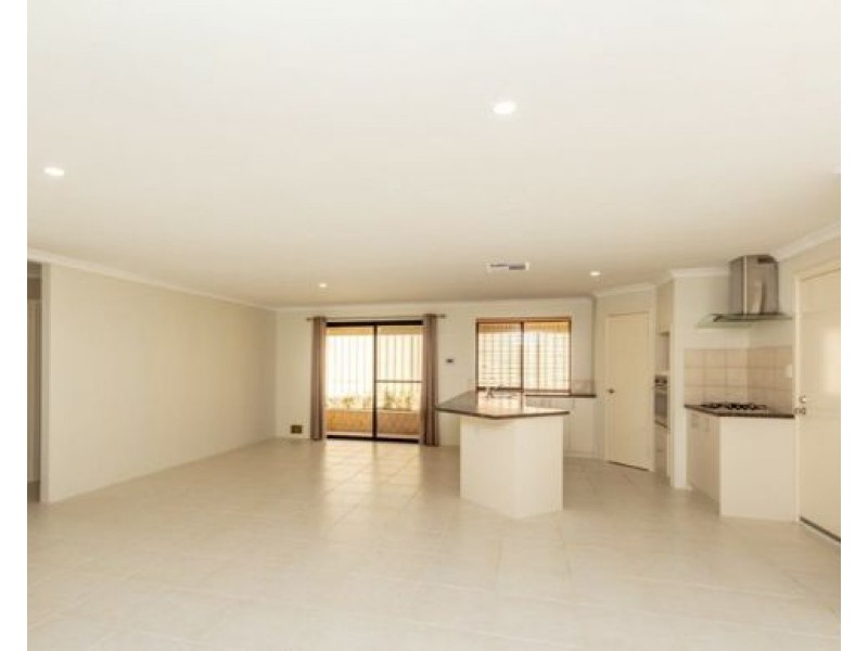 8 Beroona Way, South Lake WA 6164