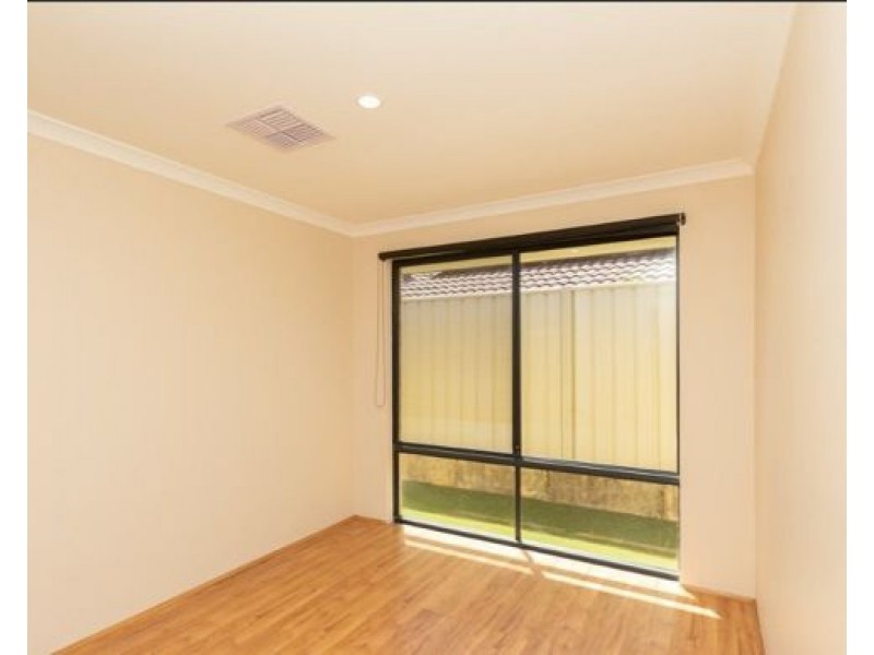 8 Beroona Way, South Lake WA 6164