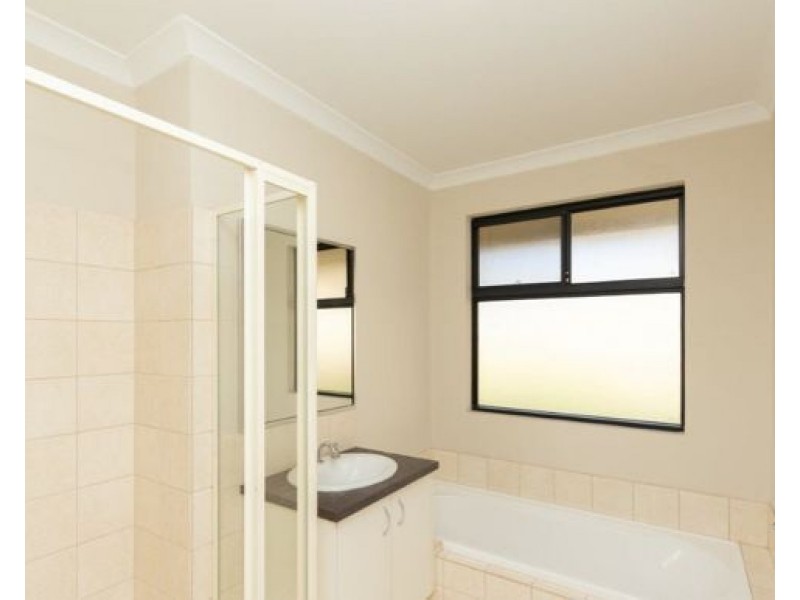 8 Beroona Way, South Lake WA 6164