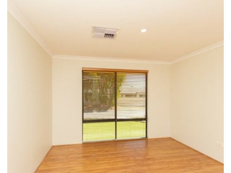 8 Beroona Way, South Lake WA 6164