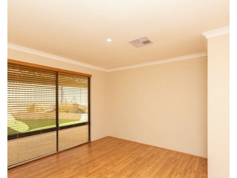 8 Beroona Way, South Lake WA 6164