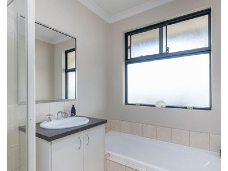 8 Beroona Way, South Lake WA 6164