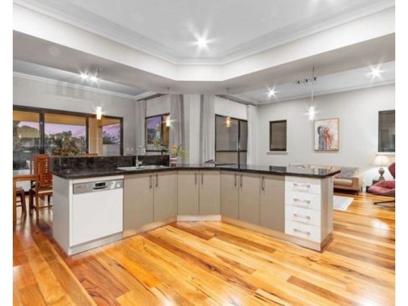 18A Kemp Rd, Mount Pleasant WA 6153