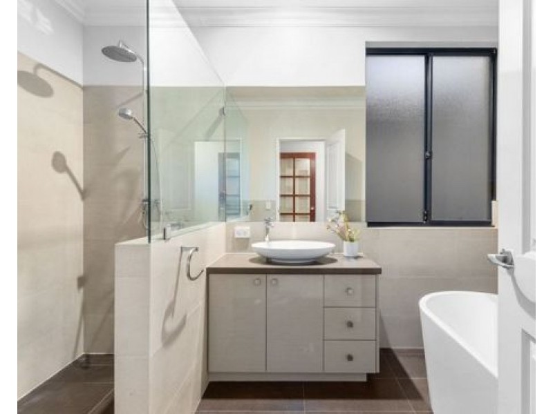 18A Kemp Rd, Mount Pleasant WA 6153