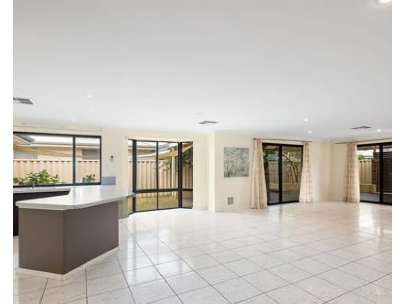 99 Aurora Drive, Atwell WA 6164