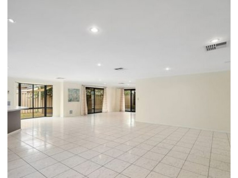 99 Aurora Drive, Atwell WA 6164