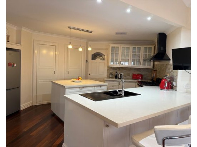 42 Fairbairn Road, Coogee WA 6166