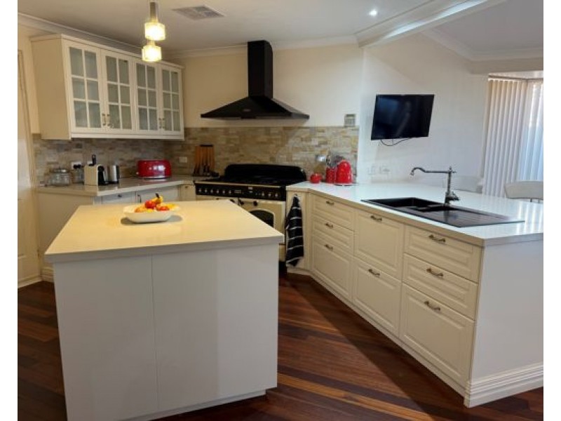 42 Fairbairn Road, Coogee WA 6166