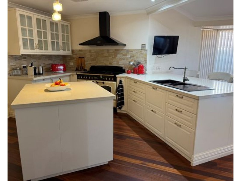 42 Fairbairn Road, Coogee WA 6166