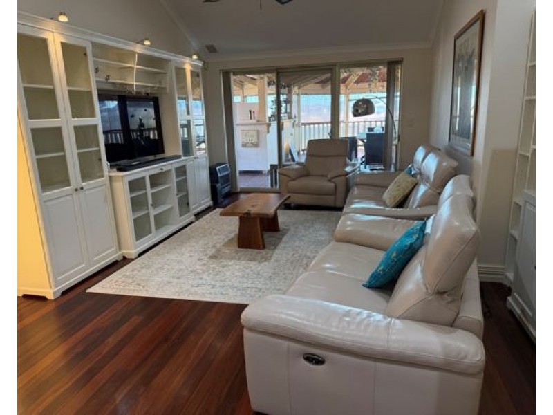 42 Fairbairn Road, Coogee WA 6166