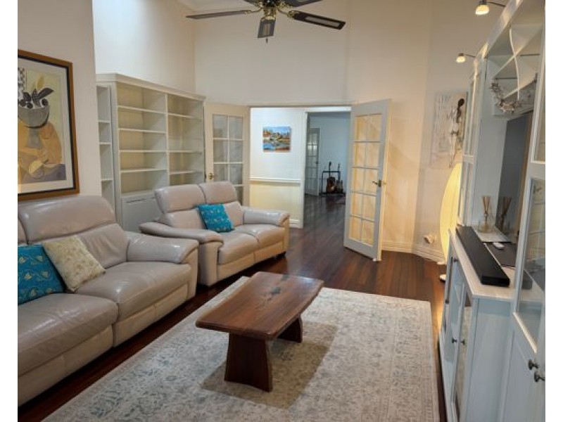 42 Fairbairn Road, Coogee WA 6166