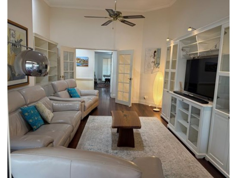 42 Fairbairn Road, Coogee WA 6166