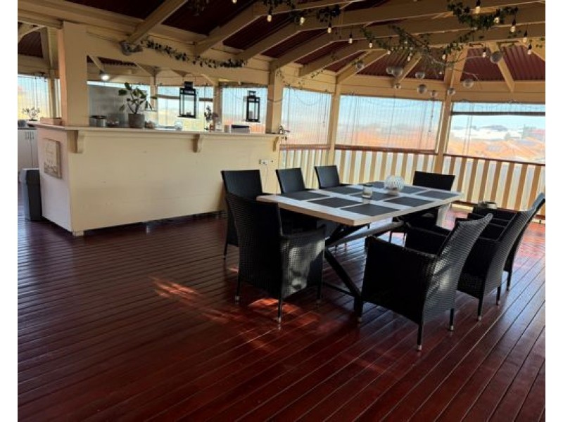 42 Fairbairn Road, Coogee WA 6166