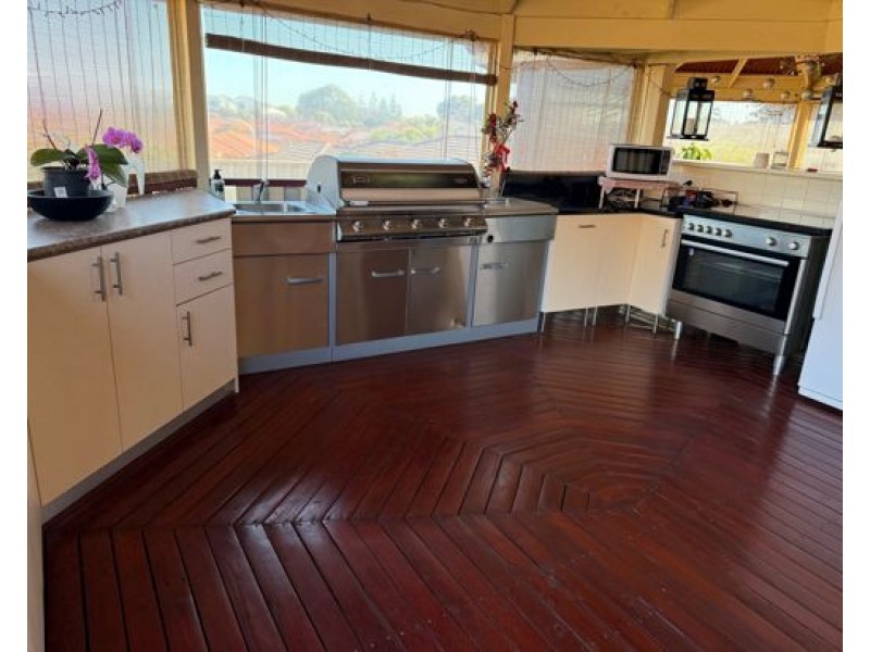 42 Fairbairn Road, Coogee WA 6166