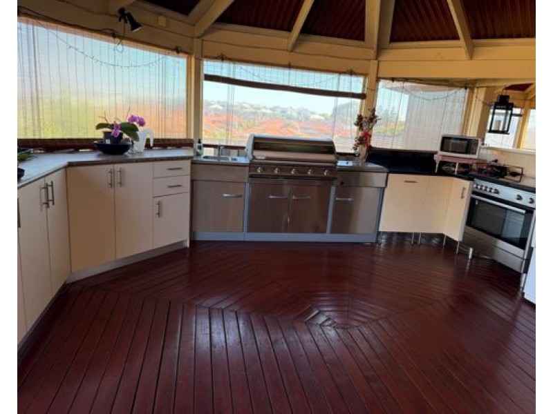 42 Fairbairn Road, Coogee WA 6166