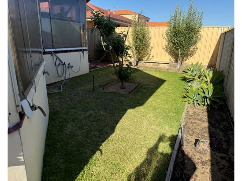 42 Fairbairn Road, Coogee WA 6166