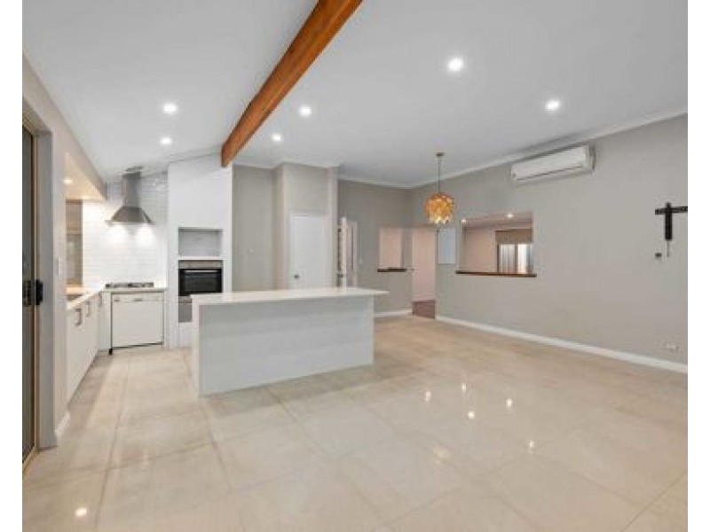 8 Lavalle Rise, South Lake WA 6164