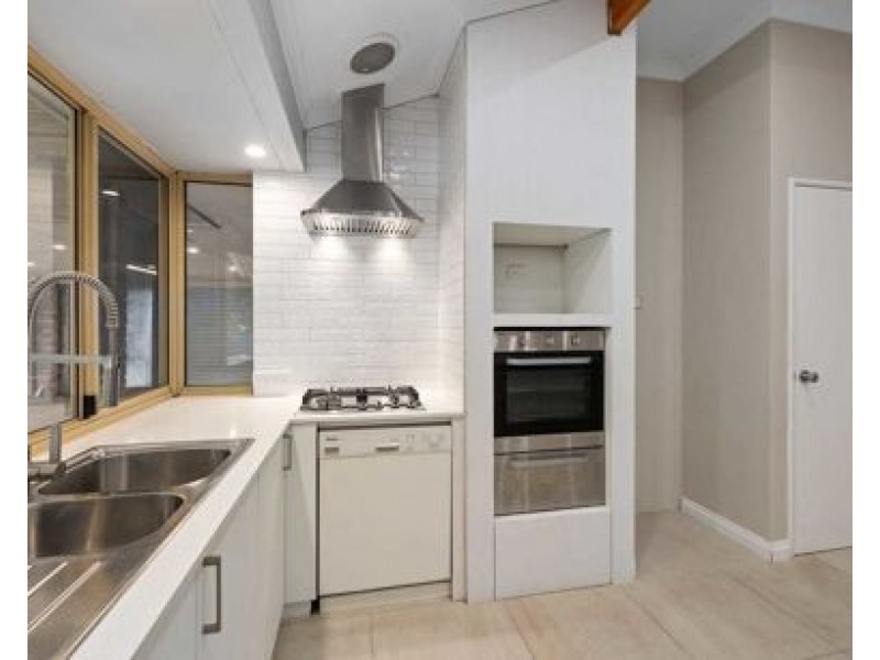 8 Lavalle Rise, South Lake WA 6164