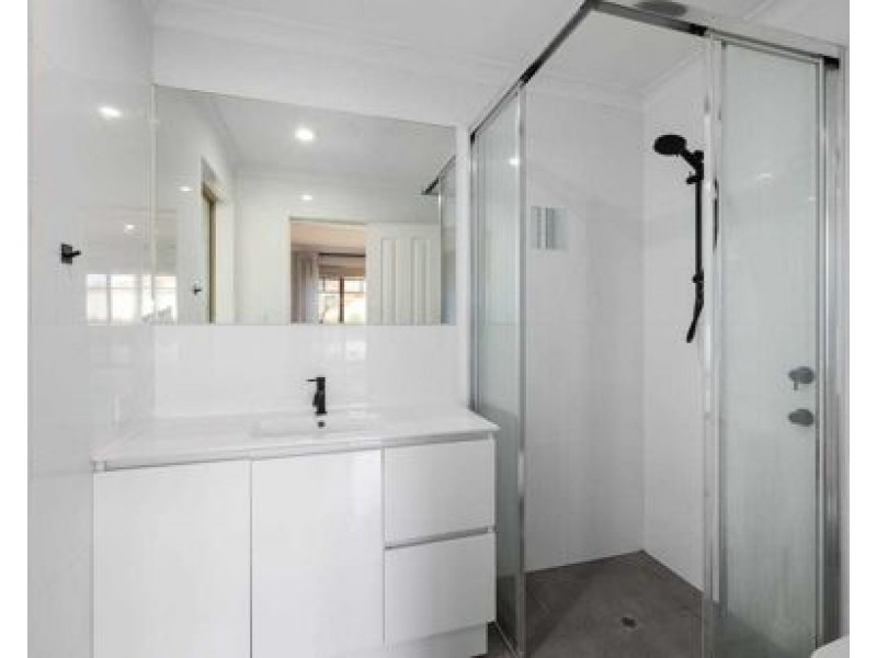 8 Lavalle Rise, South Lake WA 6164