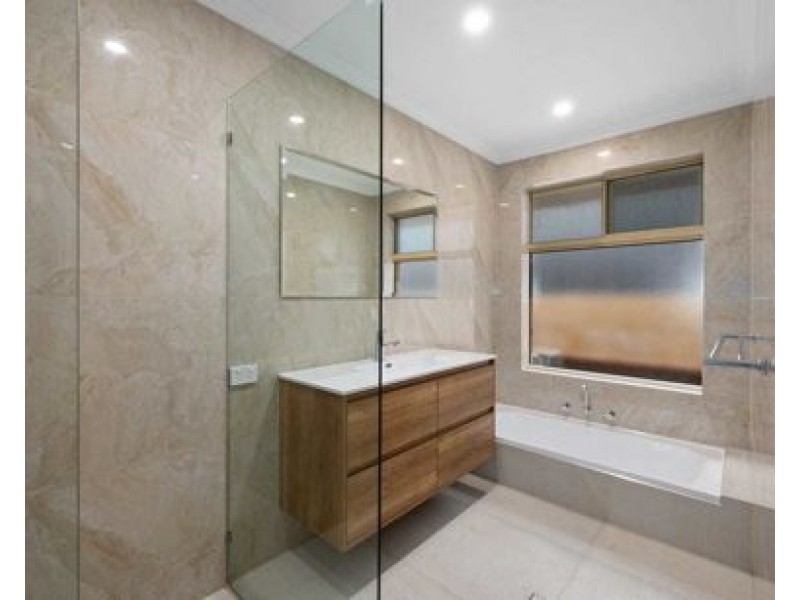 8 Lavalle Rise, South Lake WA 6164