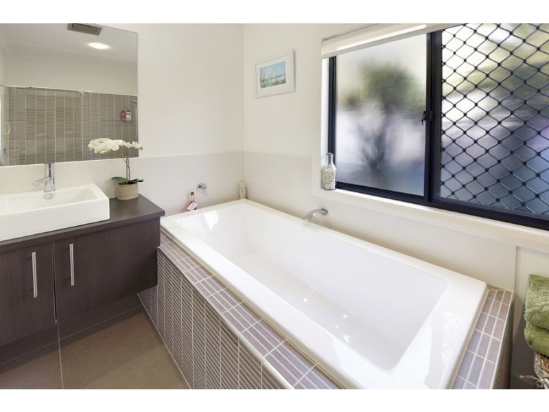 10 Jersey Place, Kawana Island QLD 4575