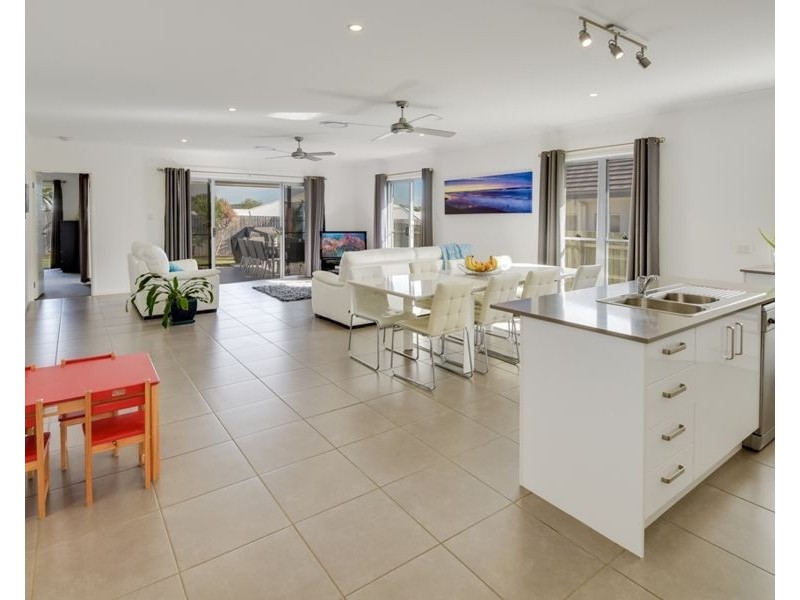 6 Montreal Drive, Peregian Springs QLD 4573