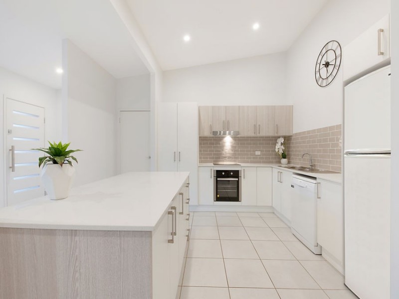 15 Tree View Cres, Little Mountain QLD 4551